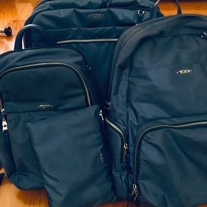 Sold on other device! Tumi set 4